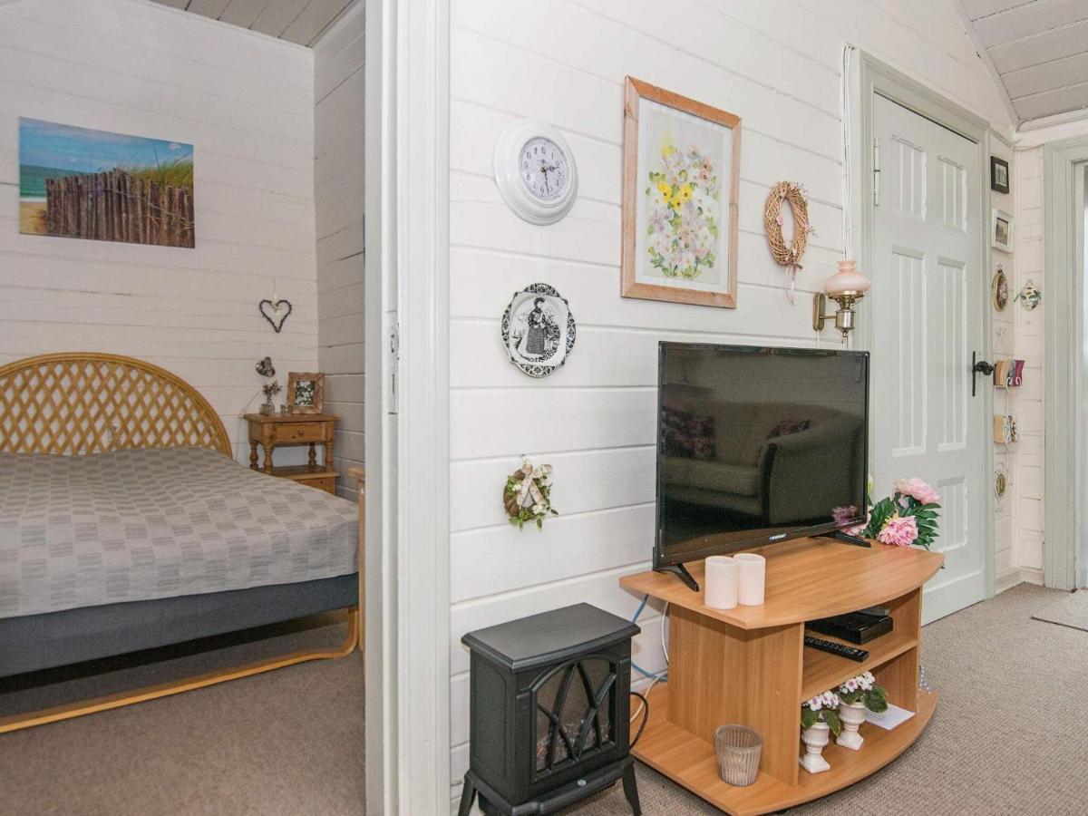 4 Person Holiday Home In R M Lakolk Extérieur photo